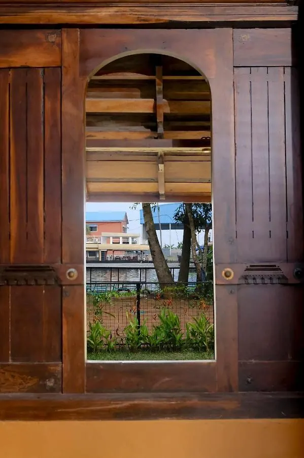Illam Heritage Home アーラップーザ県